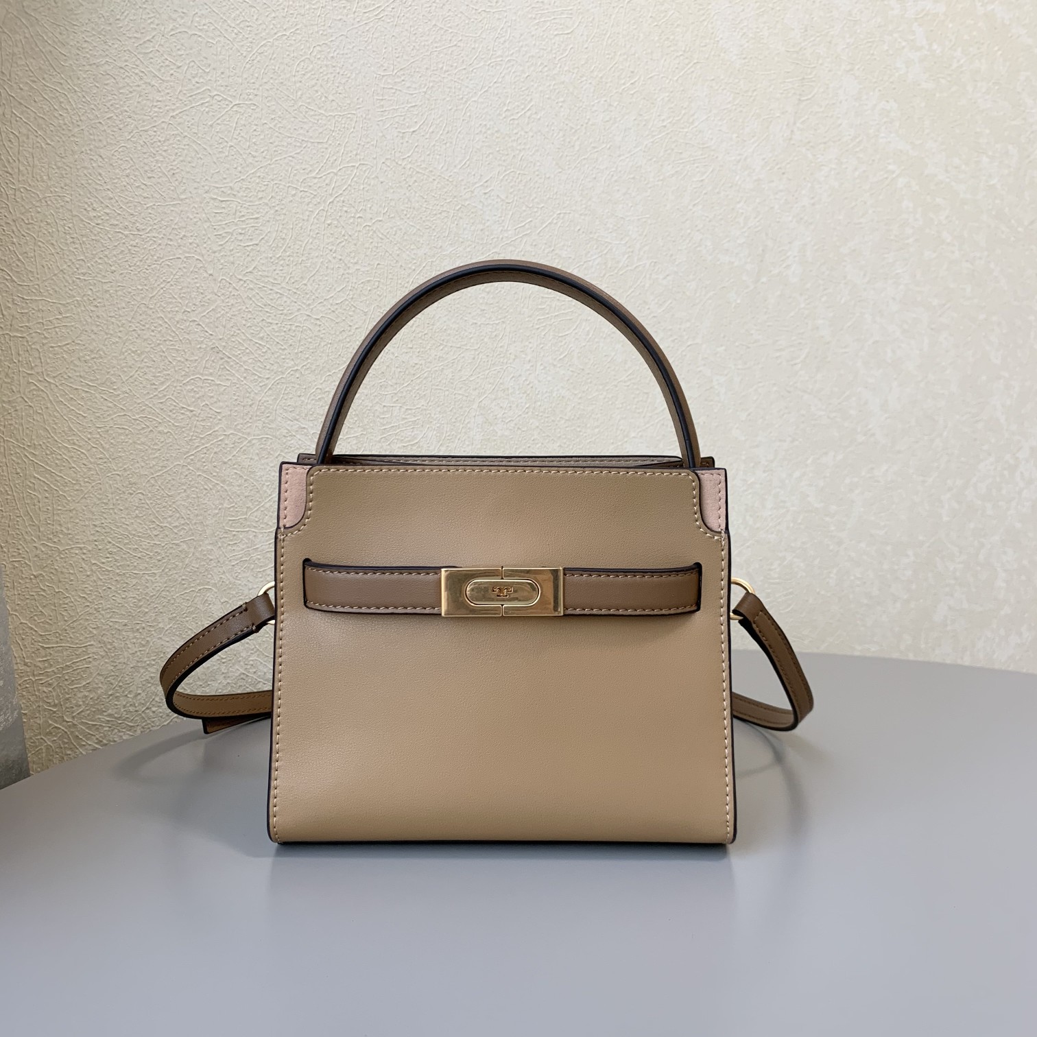 Tory Burch 迷你奶茶色TORY BURCH 新款托特包 头层纳帕牛皮＋ 磨砂五金 手提单肩斜挎均可