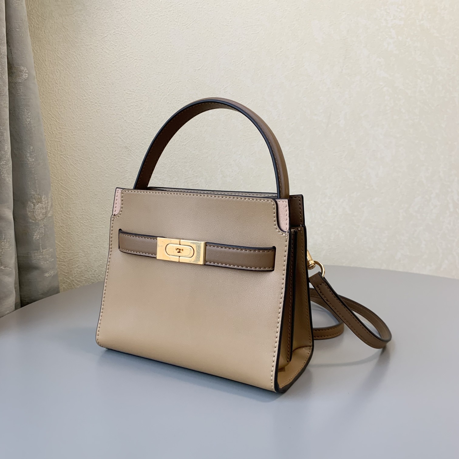 Tory Burch 迷你奶茶色TORY BURCH 新款托特包 头层纳帕牛皮＋ 磨砂五金 手提单肩斜挎均可