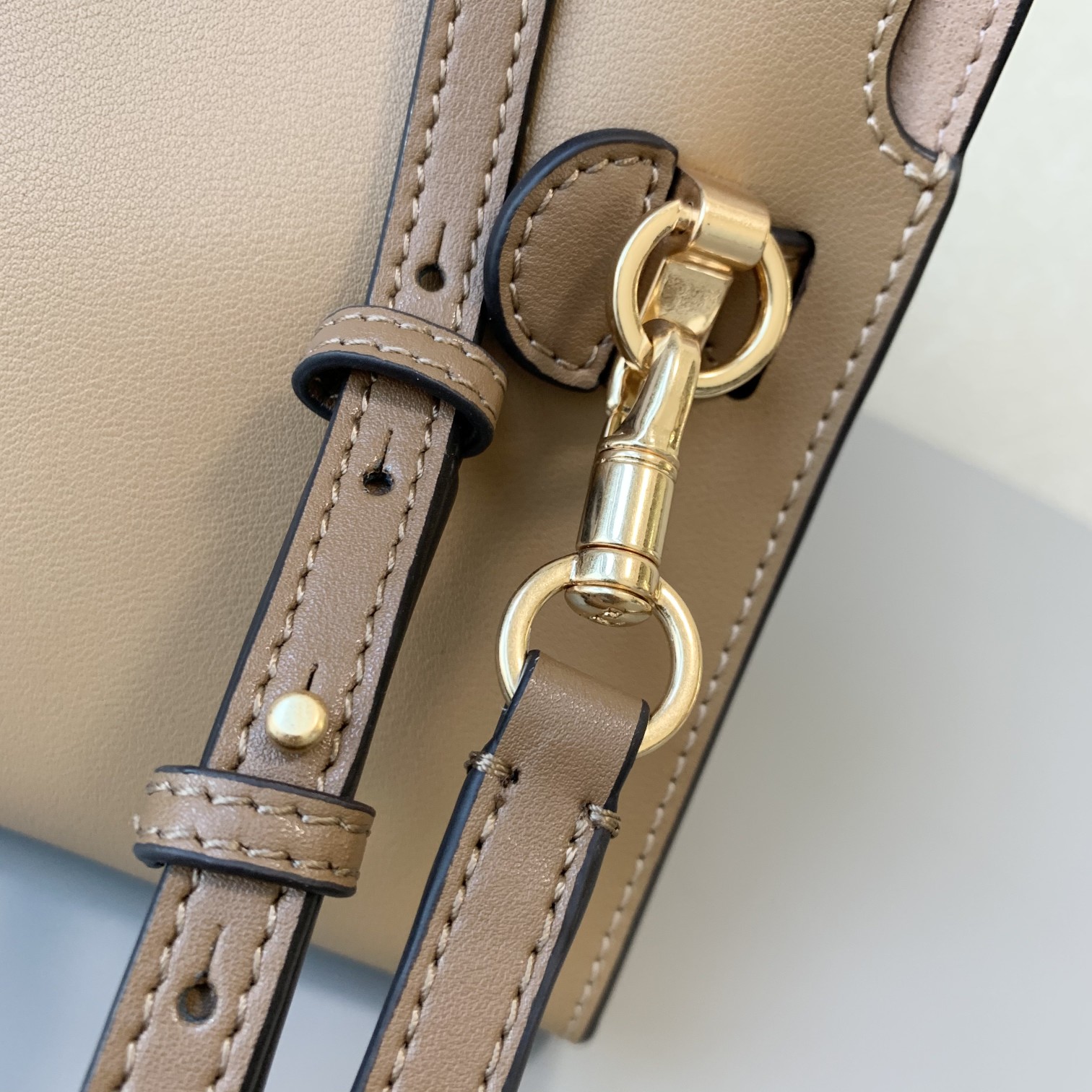 Tory Burch 迷你奶茶色TORY BURCH 新款托特包 头层纳帕牛皮＋ 磨砂五金 手提单肩斜挎均可
