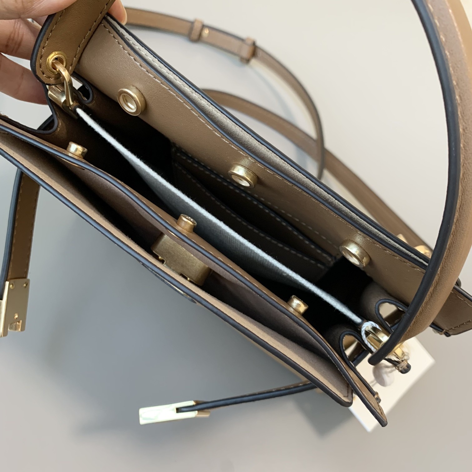 Tory Burch 迷你奶茶色TORY BURCH 新款托特包 头层纳帕牛皮＋ 磨砂五金 手提单肩斜挎均可