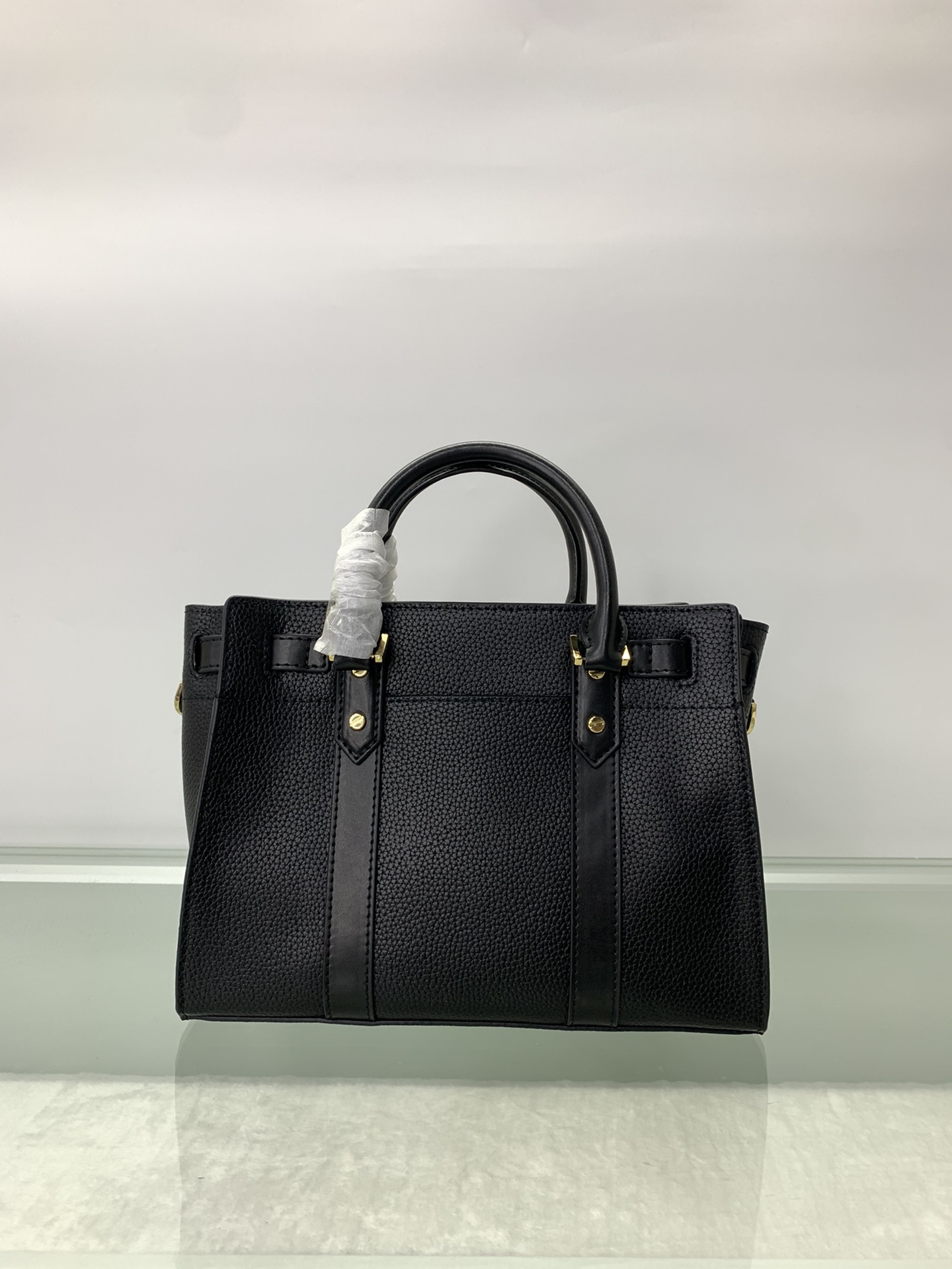 Michael Kors ～Nouveau Hamilton 手提大锁包 采用 老花皮革打造而成 是您打造日常造型的 之选