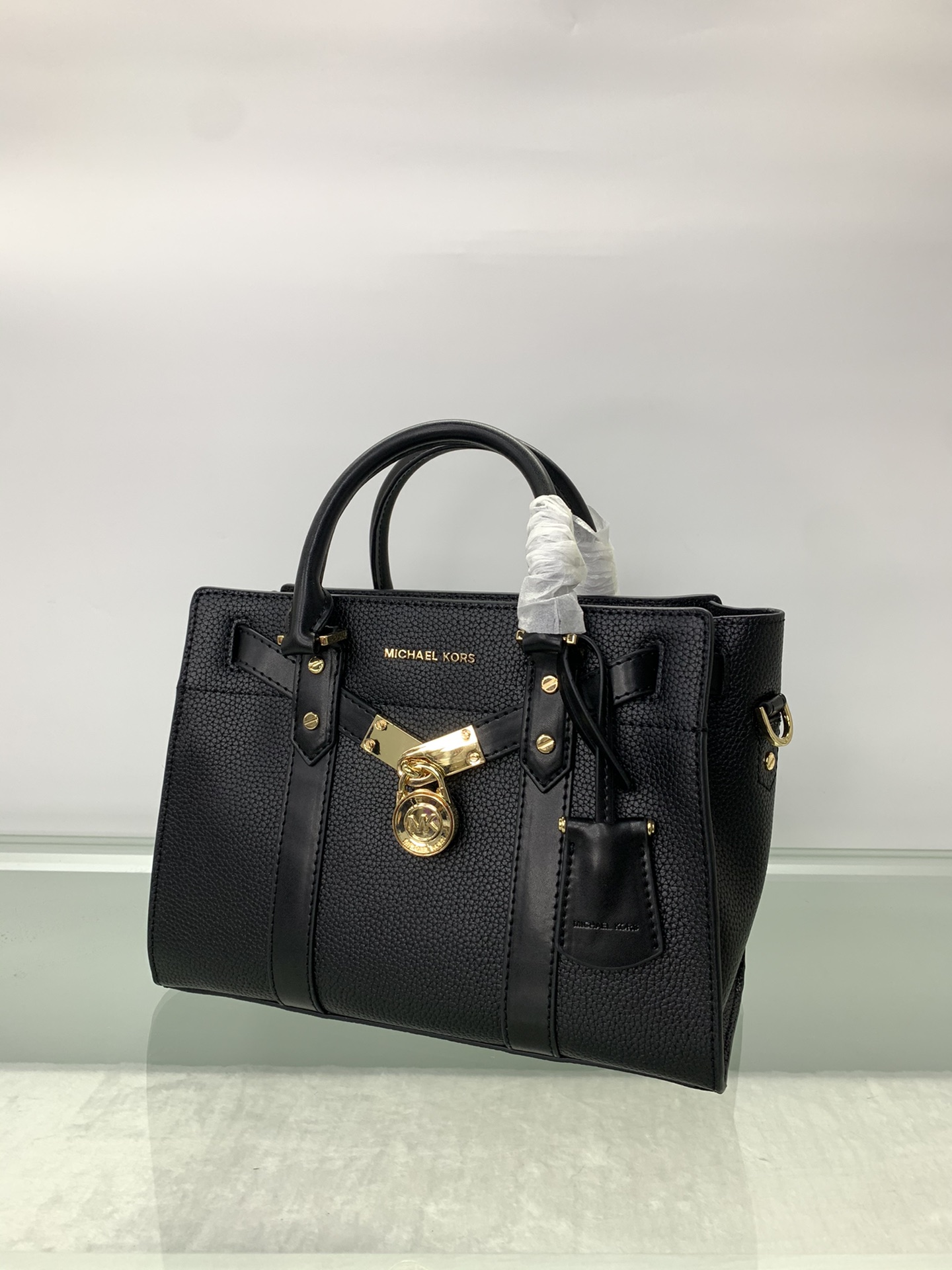 Michael Kors ～Nouveau Hamilton 手提大锁包 采用 老花皮革打造而成 是您打造日常造型的 之选