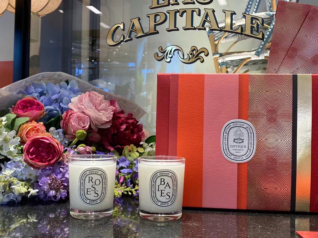 **Diptyque Carousel and Scented Candle Gift Set – Red New Year Limited E - Comprehensive