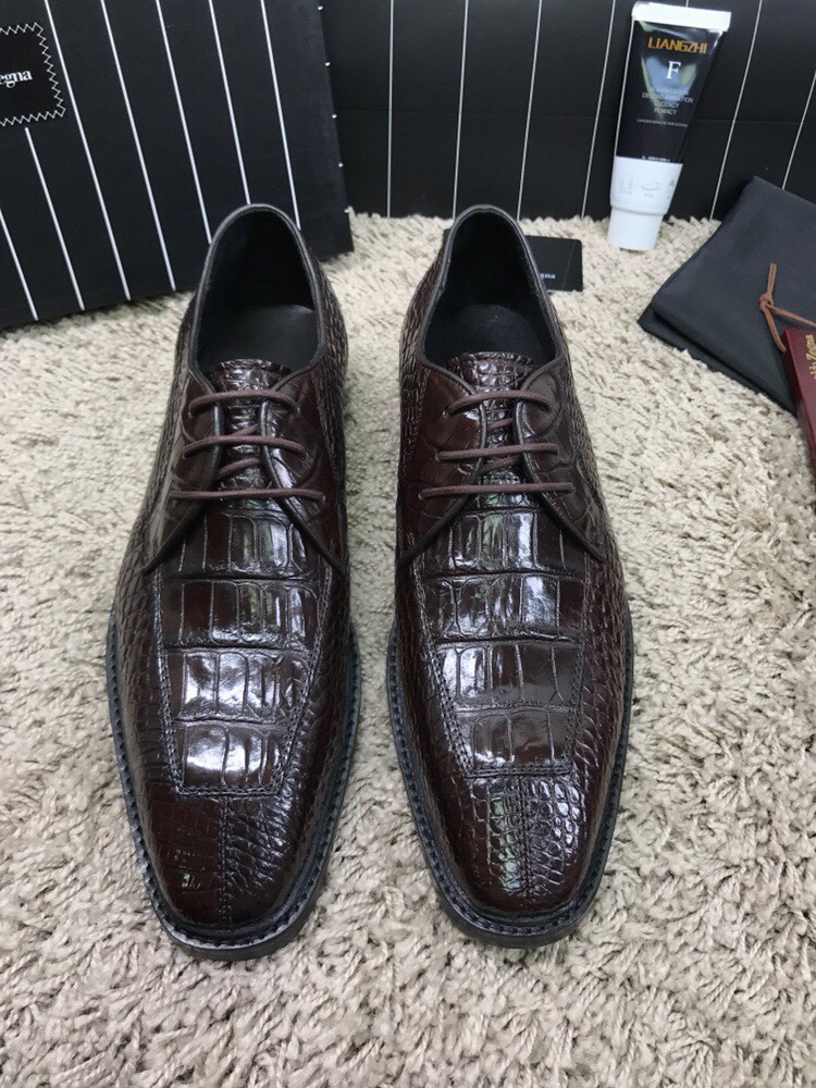 NO:345557,[Latest Goodyear tire bottom] imported original luxury materials 90-degree traceless foldable softness [whole belly] aristocratic special supply [whole double imported Thai Siamese crocodile belly] full imported German tire cattle [private mold opening] unparalleled market, uniform and coherent, fine craftsmanship, softness enough to be comfortable 38/45 [configured with red book, special maintenance oil, special towel] high-end luxury You deserve,19860909【最新固特异轮胎大底】进口原版奢侈用料 90度无痕可折软度【整张肚皮】貴族专供【整双泰国进口暹罗鳄鱼肚皮】内里用全进口徳国胎牛【私模开版】市场无与伦比 均匀连贯 工艺精细 柔软程度足以舒适 38/45【配置红本拔 专用保养油 专用毛巾】高端奢侈 您值得拥有,,Men's shoes