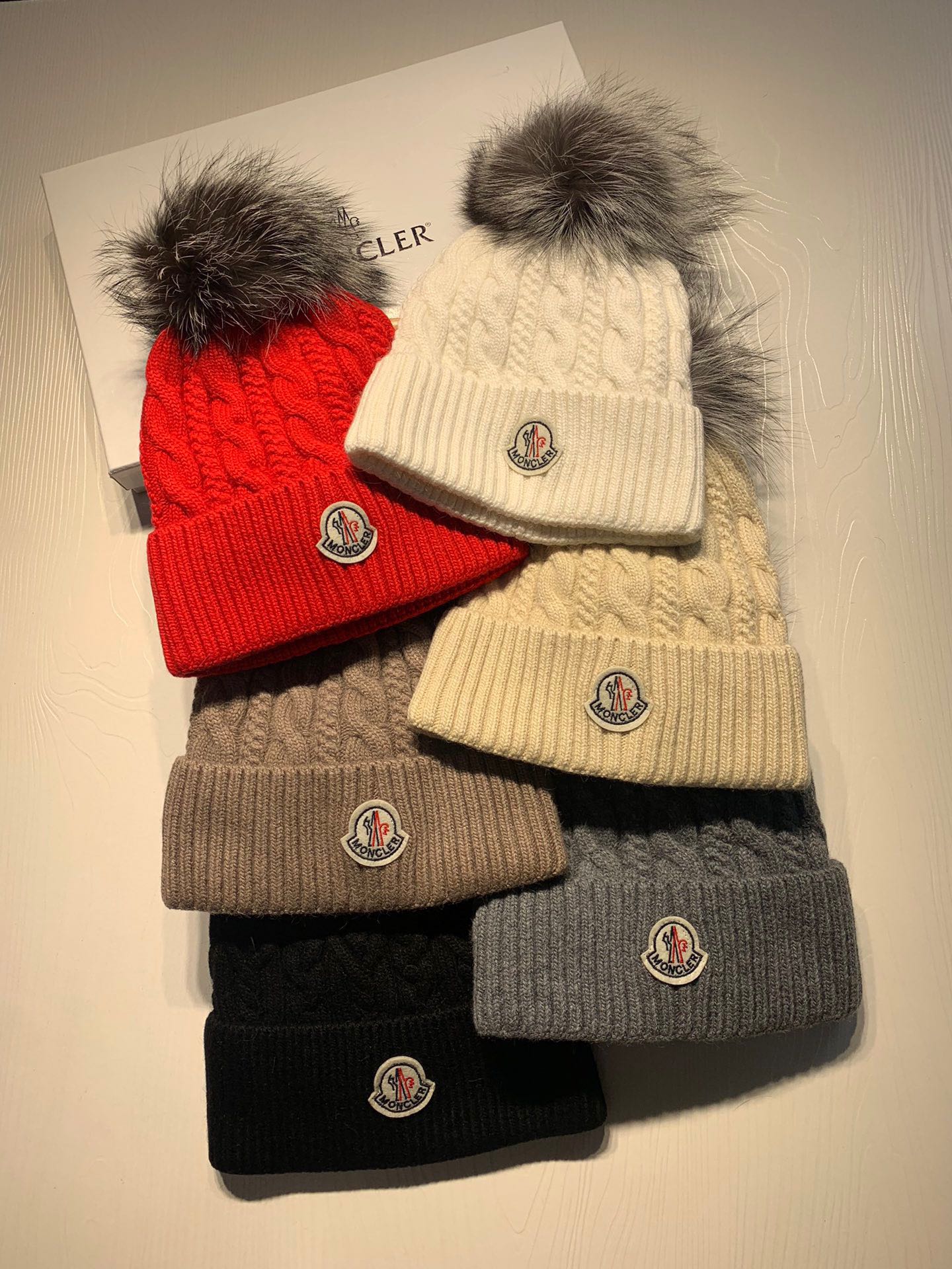 🌹。蒙口。【羊毛单帽-带狐狸毛球】客供小羊毛！珍贵典藏的灵魂帽子！客供色纱.每个颜色都非常好看！经典！手