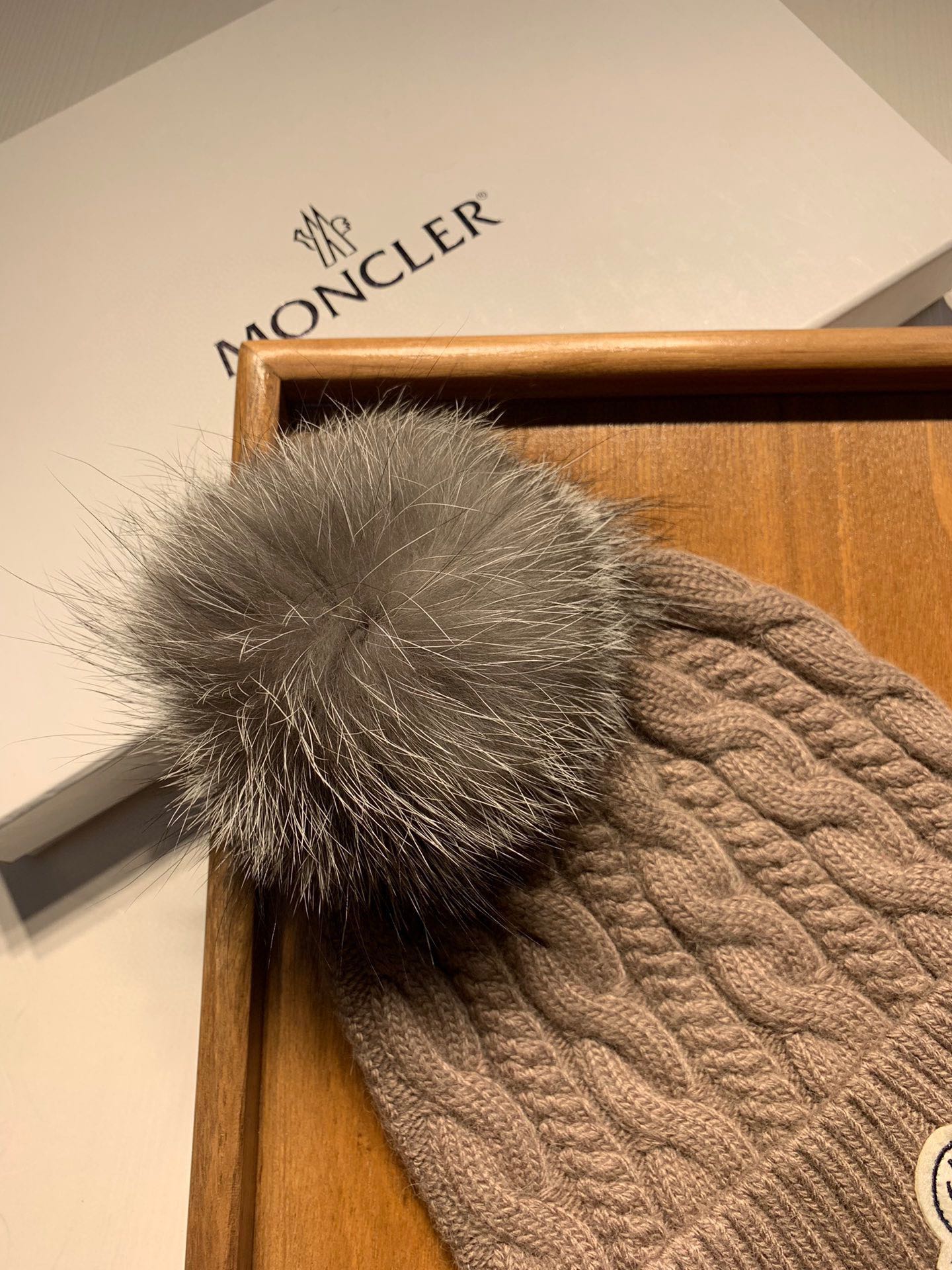 🌹。蒙口。【羊毛单帽-带狐狸毛球】客供小羊毛！珍贵典藏的灵魂帽子！客供色纱.每个颜色都非常好看！经典！手