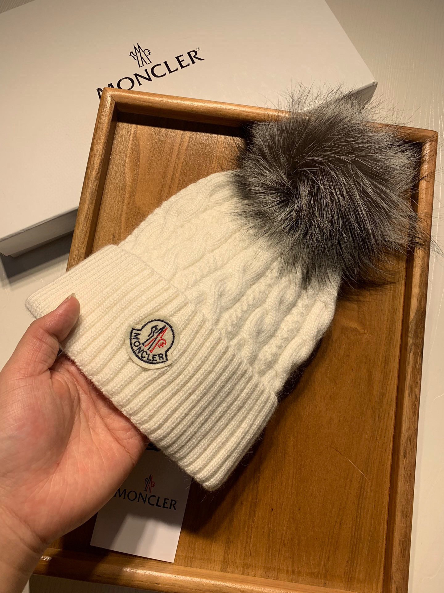 🌹。蒙口。【羊毛单帽-带狐狸毛球】客供小羊毛！珍贵典藏的灵魂帽子！客供色纱.每个颜色都非常好看！经典！手