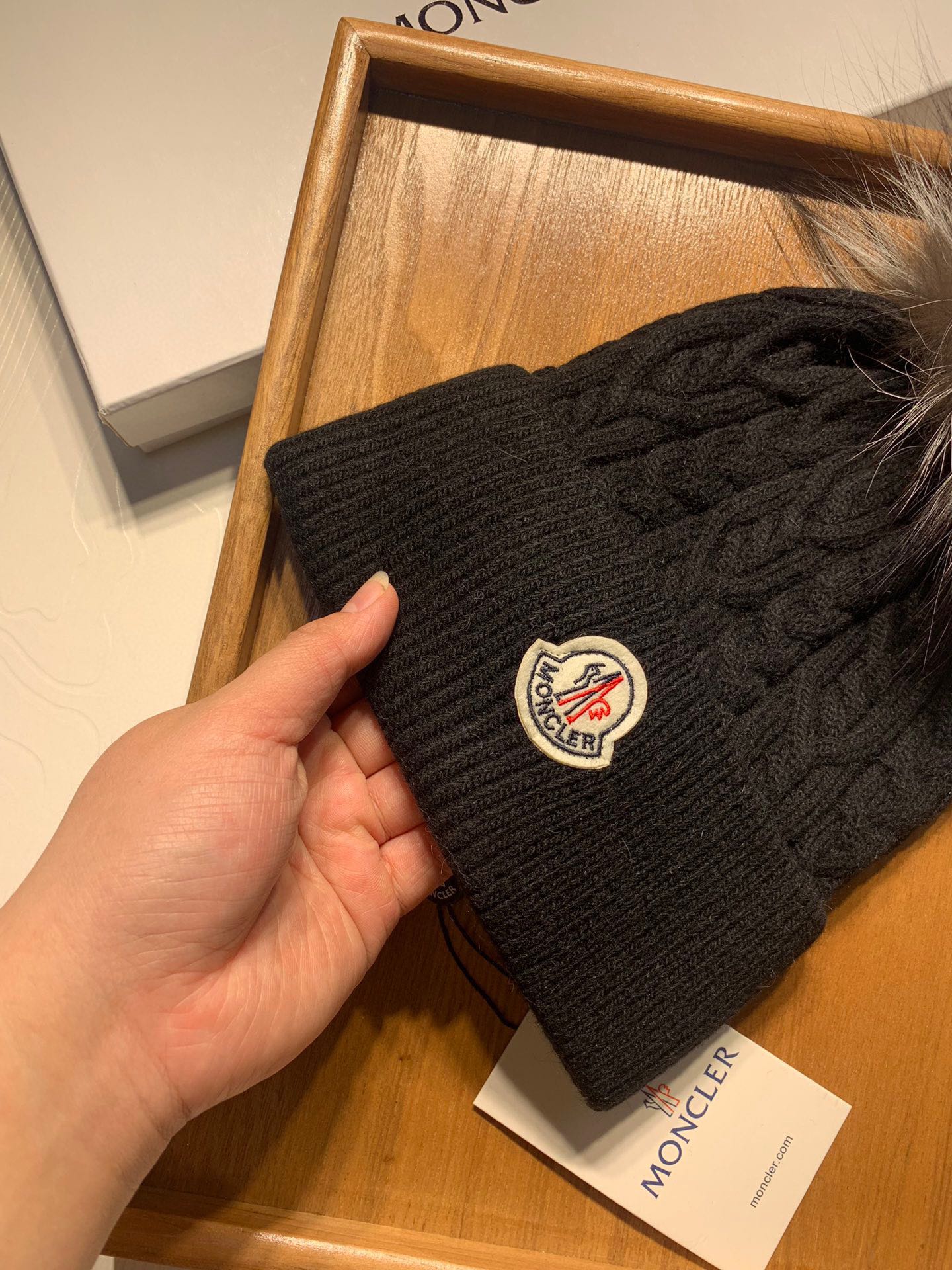 🌹。蒙口。【羊毛单帽-带狐狸毛球】客供小羊毛！珍贵典藏的灵魂帽子！客供色纱.每个颜色都非常好看！经典！手