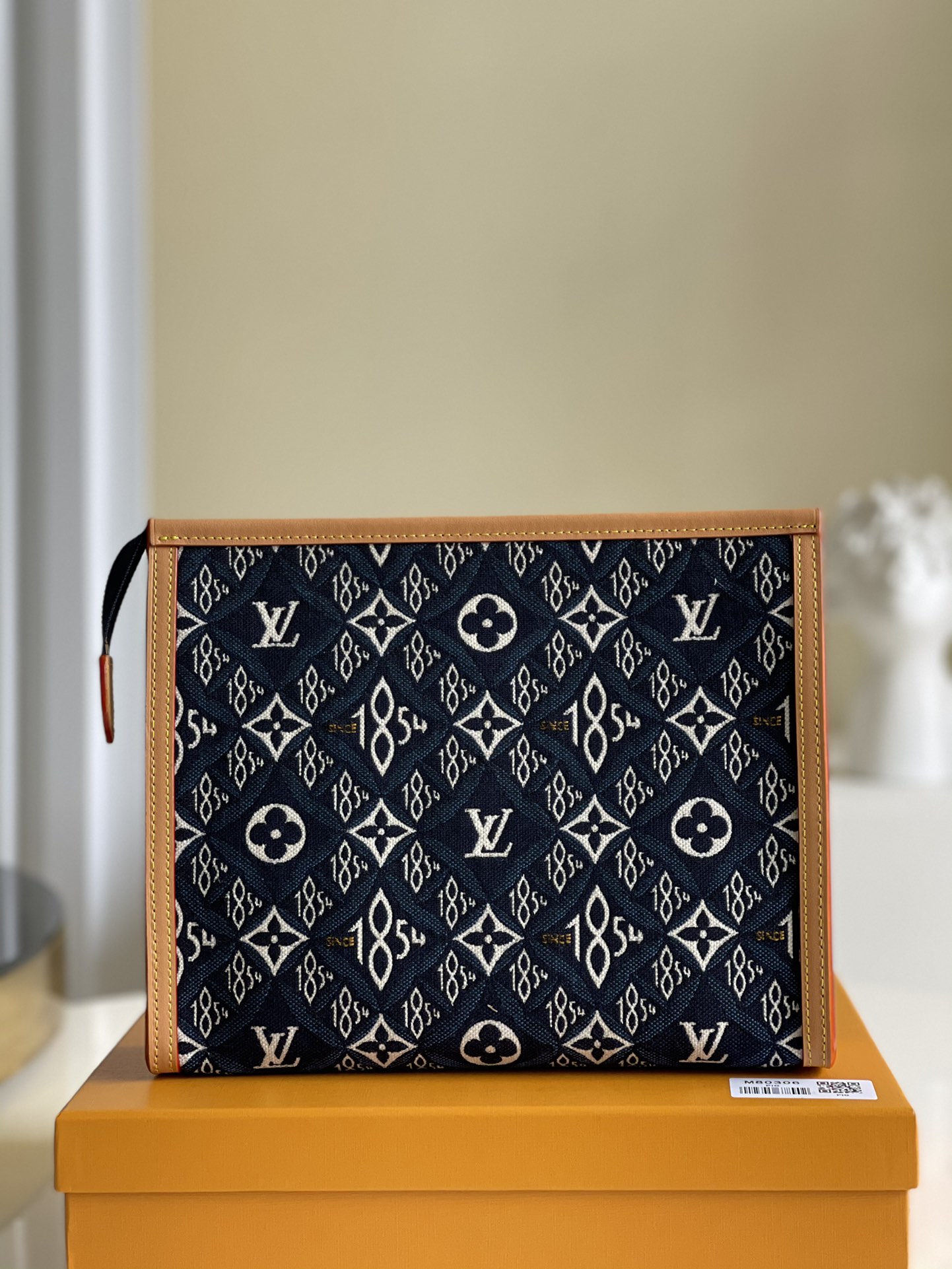NO:396367,【Exclusive real photo M80306】POCHE TOILLETTE 26 washbasket (specific fabric, exclusive version) Since 1854 jacquard fabric 1854 digital weaving pattern reveals a retro style... Lightweight and versatile ~ Size 25*20*5.5 a.,LV [original leather],louis vuitton19860909【独家实拍M80306】POCHE TOILLETTE 26 盥洗袋（特定面料 独家对版）Since 1854 提花织物1854 数字织纹流露复古风...轻巧百搭～尺寸25*20*5.5 a.,LV【原厂皮】,louis vuitton,Bag