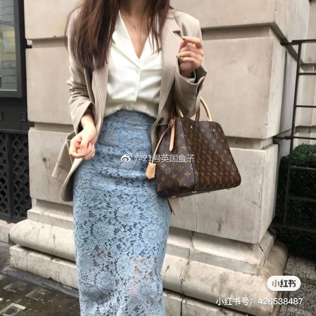 比起BB小号的可爱_
中号蒙田更加有女人味干练！