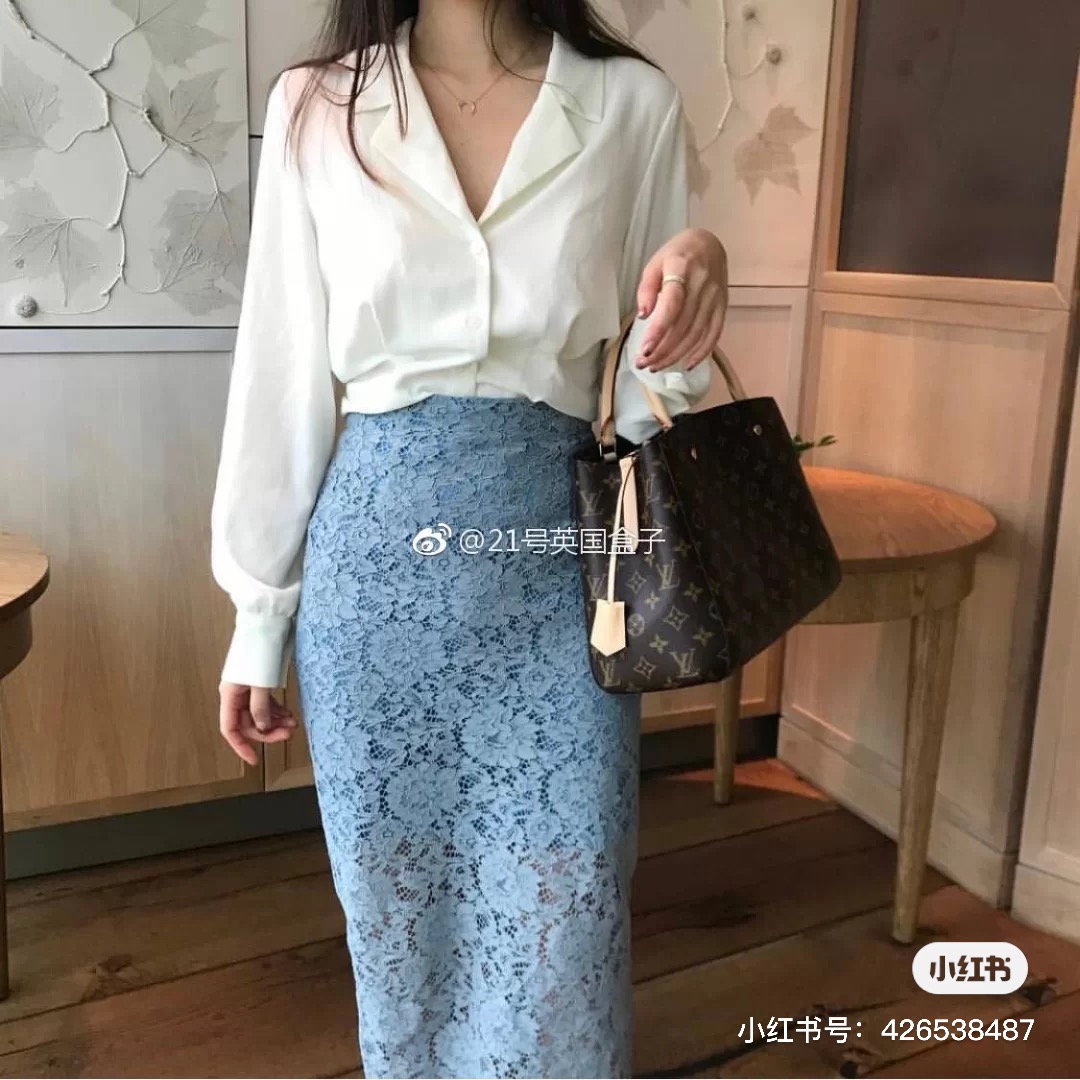 比起BB小号的可爱_
中号蒙田更加有女人味干练！