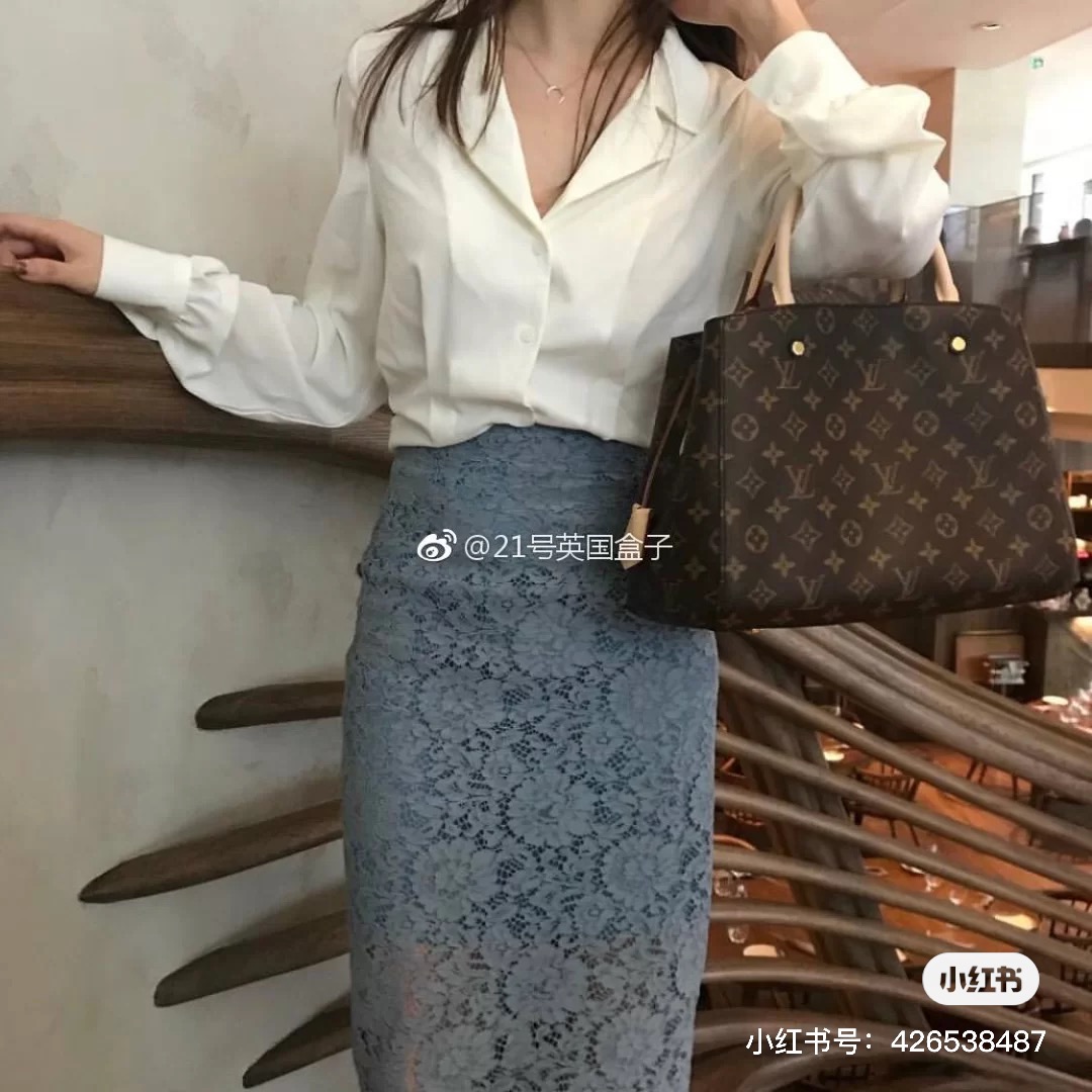 比起BB小号的可爱_
中号蒙田更加有女人味干练！