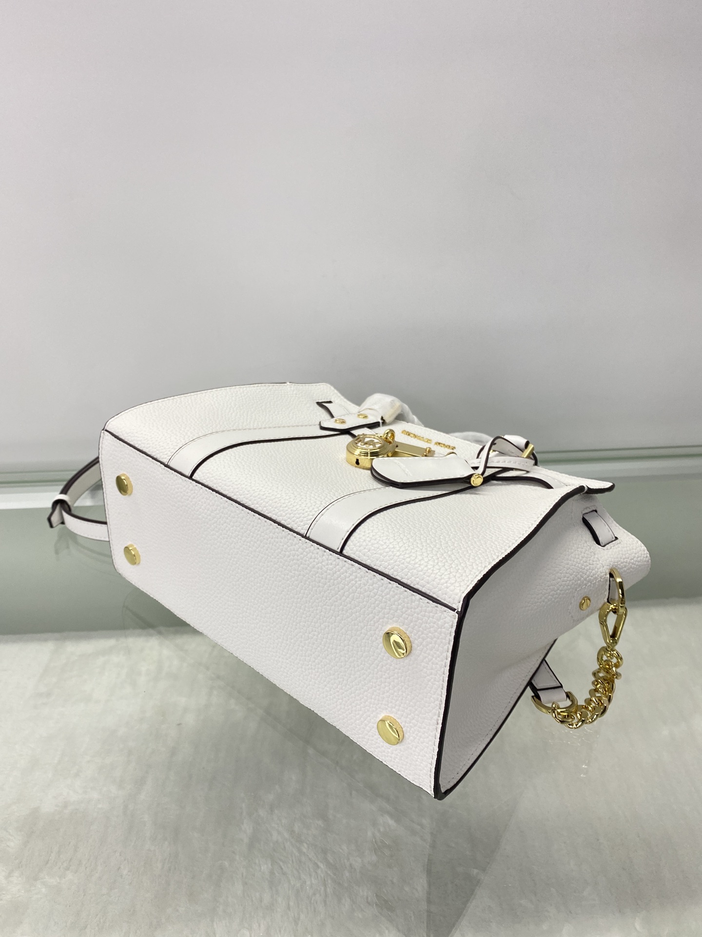 Michael Kors ～Nouveau Hamilton 手提大锁包 采用 老花皮革打造而成 是您打造日常造型的 之选