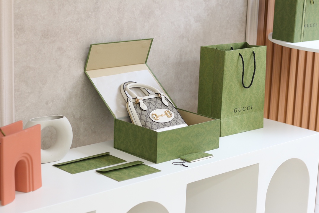 GUCCI 1955马衔扣系列Mini贝壳包 640716白色
