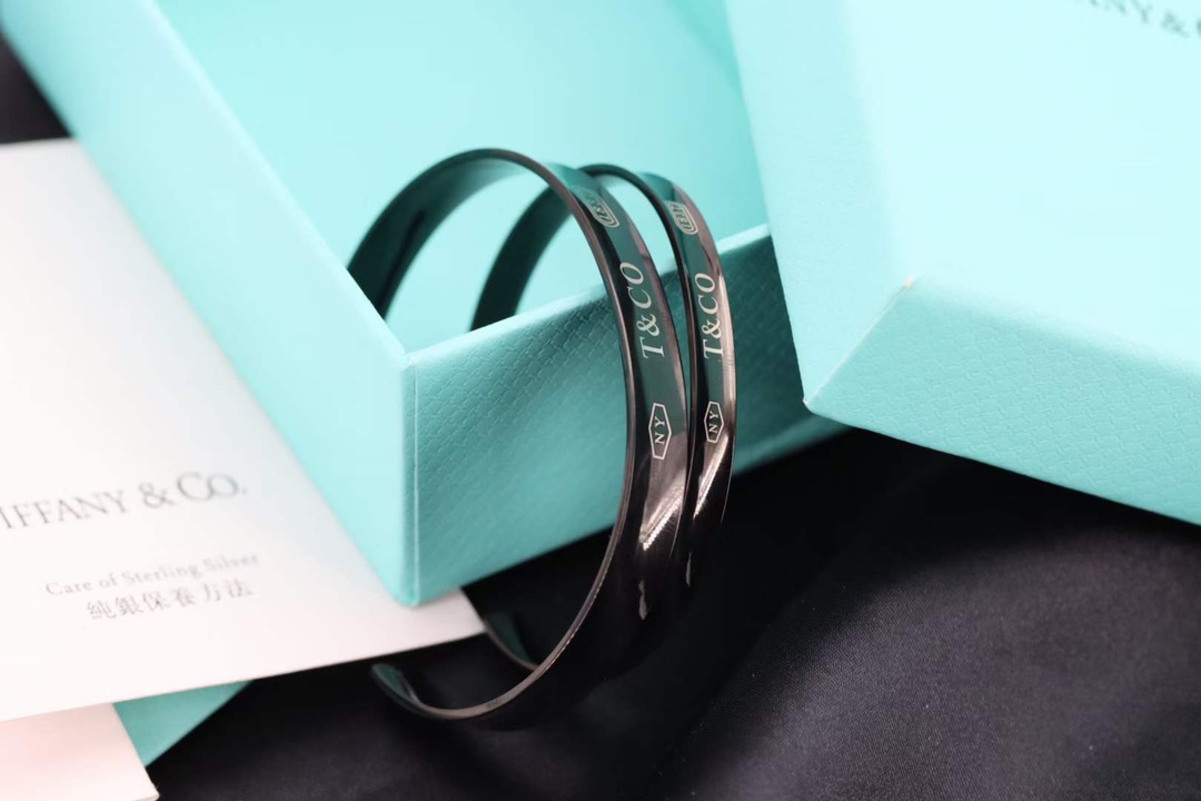 Tiffany & Co. 蒂芙尼Tiffany 1837黑色钛金情侣手镯 浪漫520情人节之礼…