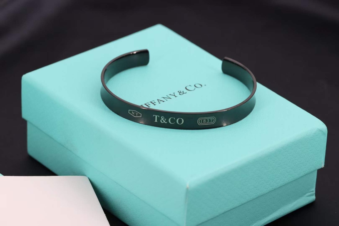 Tiffany & Co. 蒂芙尼Tiffany 1837黑色钛金情侣手镯 浪漫520情人节之礼…