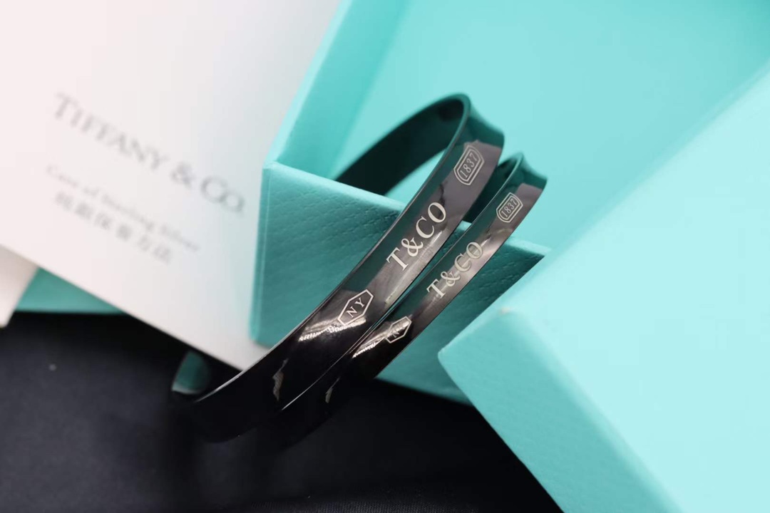 Tiffany & Co. 蒂芙尼Tiffany 1837黑色钛金情侣手镯 浪漫520情人节之礼…