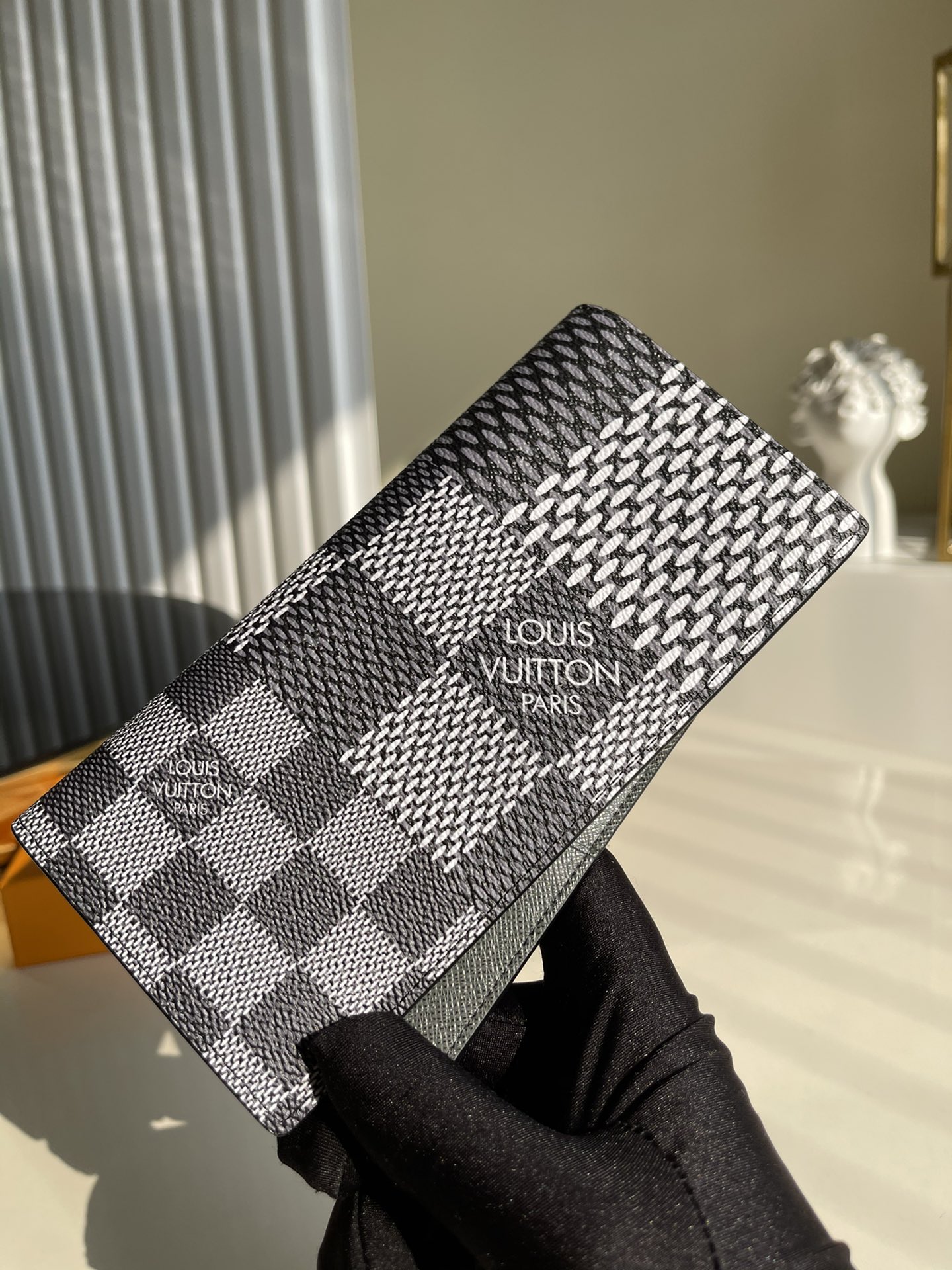 NO:396365,【Exclusive real photo N60440 gray grid】New style is coming suit jacket grid This Brazza wallet is designed for men who love fashionable and spacious wallets. It is made of Damier Graphite three-dimensional canvas, and is made of elegant gray. It reinterprets the classic Louis Vuitton checkerboard pattern in a new and modern style. The wallet is extremely practical and can accommodate different items. It is equipped with no less than 17 credit card mezzanines, five cash and banknote compartments and a zippered coin bag. 10 x 19 x 2cm a.,LV [original leather],louis vuitton,louis vuitton,jackets & coats,business suit19860909【独家实拍N60440灰大格】新款来袭西装夹克大格 此款Brazza錢包為喜愛時尚寬敞錢包的男士而設,選用Damier Graphite立體帆布製作,採用雅緻灰色,以煥然一新的現代風格重新演繹路易威登經典棋盤格紋圖案.錢包極為實用,可容納不同物品,備有不少於17個信用卡夾層、五個現金及紙幣的隔層和一個拉鏈零錢袋.10 x 19 x 2cm a.,LV【原厂皮】,louis vuitton,louis vuitton,jackets & coats,business suit,Bag