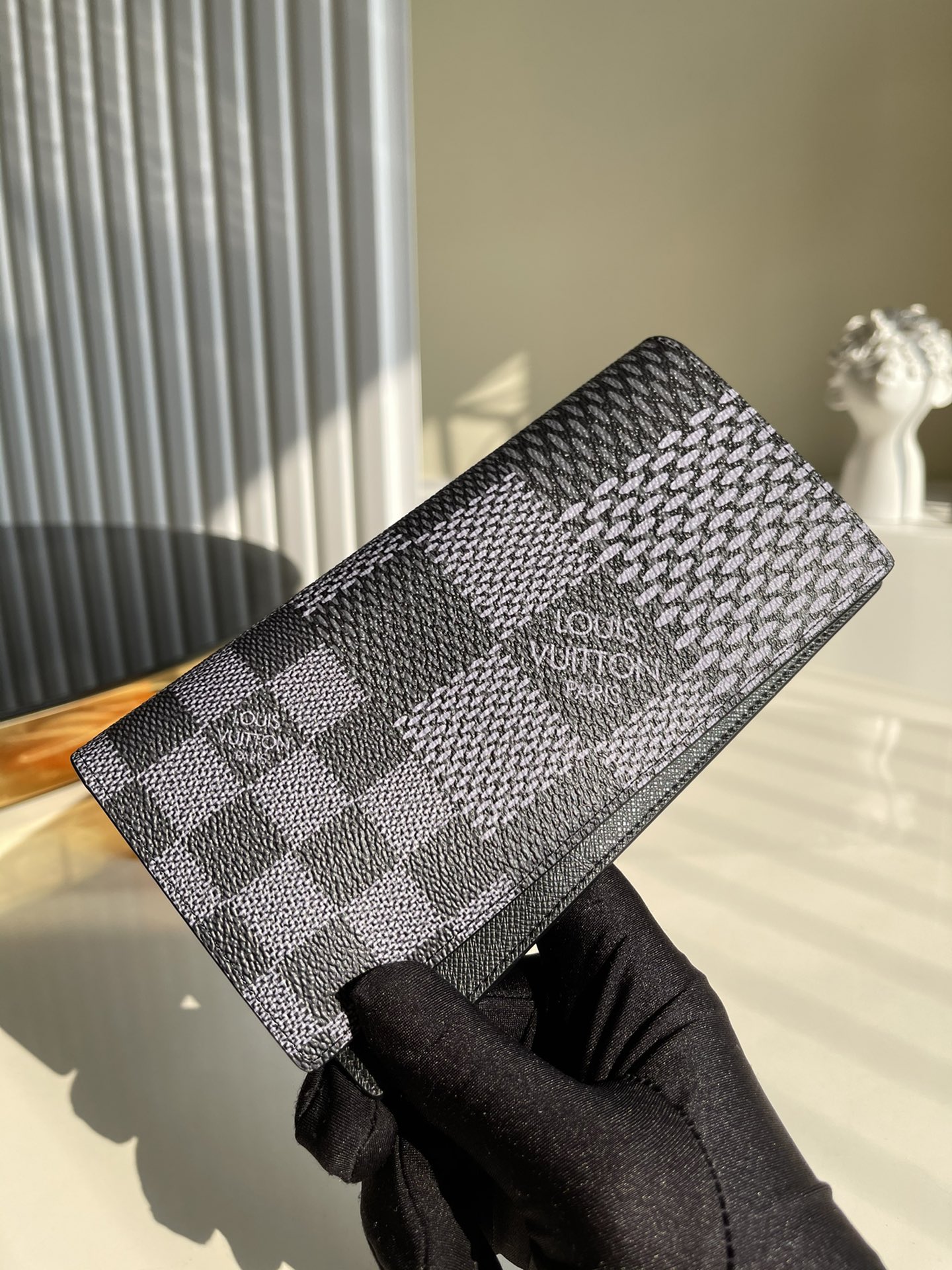 NO:396362,【Exclusive real photo N60440g large grid】New style is coming suit jacket large grid This Brazza wallet is designed for men who love fashionable and spacious wallets. It is made of Damier Graphite three-dimensional canvas, and is made of elegant gray, reinterpreting the classic Louis Vuitton checkerboard pattern in a new and modern style. The wallet is extremely practical and can accommodate different items. It is equipped with no less than 17 credit card mezzanines, five cash and banknote compartments and a zippered coin bag. 10 x 19 x 2cm a.,LV [original leather],louis vuitton,louis vuitton,jackets & coats,business suit19860909【独家实拍N60440克大格】新款来袭西装夹克大格 此款Brazza錢包為喜愛時尚寬敞錢包的男士而設,選用Damier Graphite立體帆布製作,採用雅緻灰色,以煥然一新的現代風格重新演繹路易威登經典棋盤格紋圖案.錢包極為實用,可容納不同物品,備有不少於17個信用卡夾層、五個現金及紙幣的隔層和一個拉鏈零錢袋.10 x 19 x 2cm a.,LV【原厂皮】,louis vuitton,louis vuitton,jackets & coats,business suit,Bag