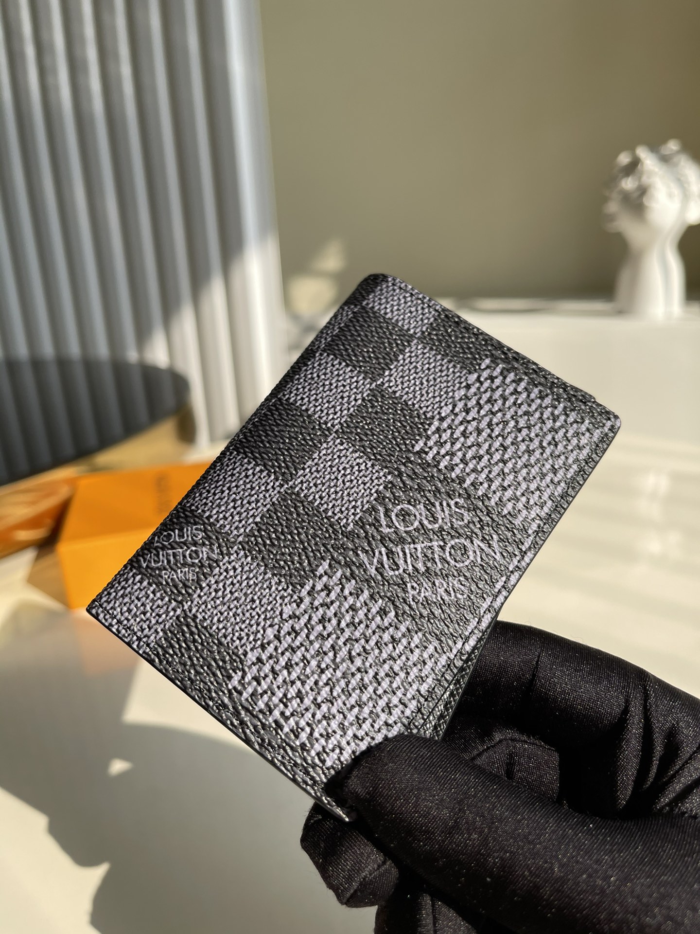 NO:396353,[Exclusive real shot of N60441g large grid] New style passport clip This pocket wallet is made of Damier Distorted canvas designed by Virgil Abloh, which inspires SKA music into checkerboard pattern, greeting Louis Vuitton classic Damier pattern. Compact design can store credit cards, banknotes and notes. 8 x 11 x 1 cm a.,LV [original leather],louis vuitton,louis vuitton19860909【独家实拍N60441克大格】新款来袭护照夹 本款口袋钱夹取材 Virgil Abloh 设计的 Damier Distorted 帆布,将 SKA 音乐灵感化为棋盘格纹,致意路易威登经典 Damier 图案.紧凑设计可收纳信用卡、纸钞和票据. 8 x 11 x 1 cm a.,LV【原厂皮】,louis vuitton,louis vuitton,Bag