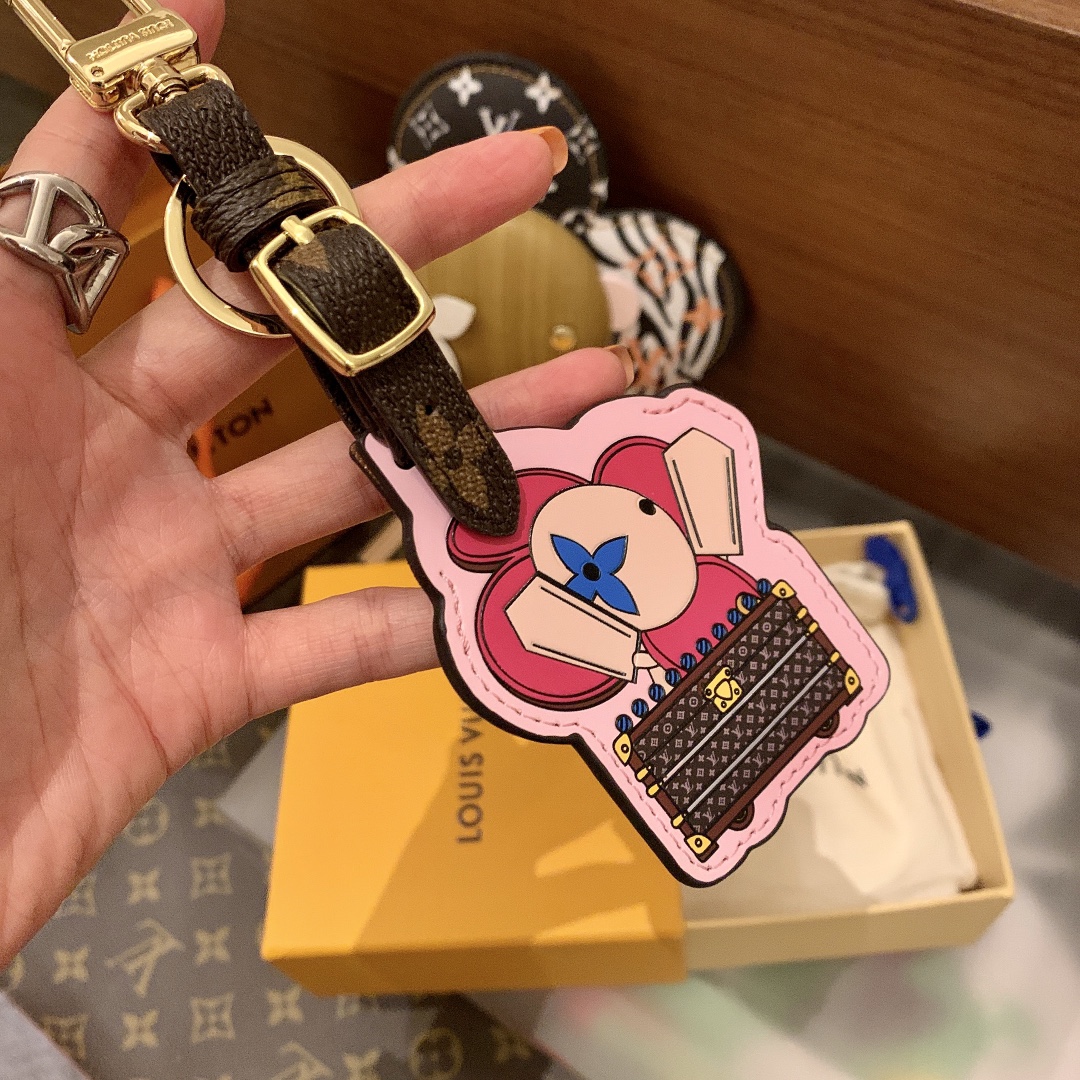 Louis Vuitton-Inspired Card Key Button with Solar Flowers, Fine Leather Process - 图片 4