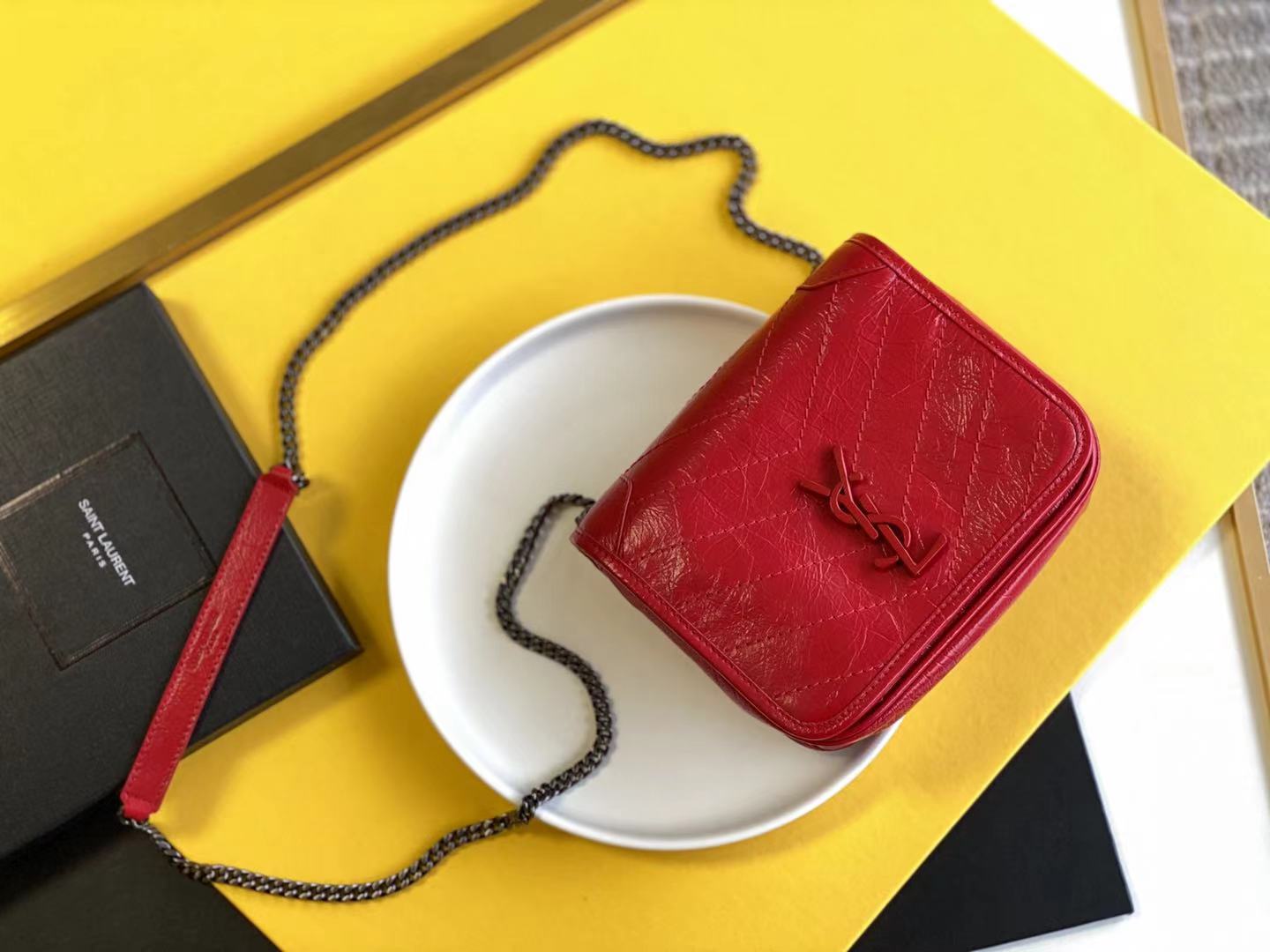Sac bandoulière YSL NiKi à chaîne, petit format carré