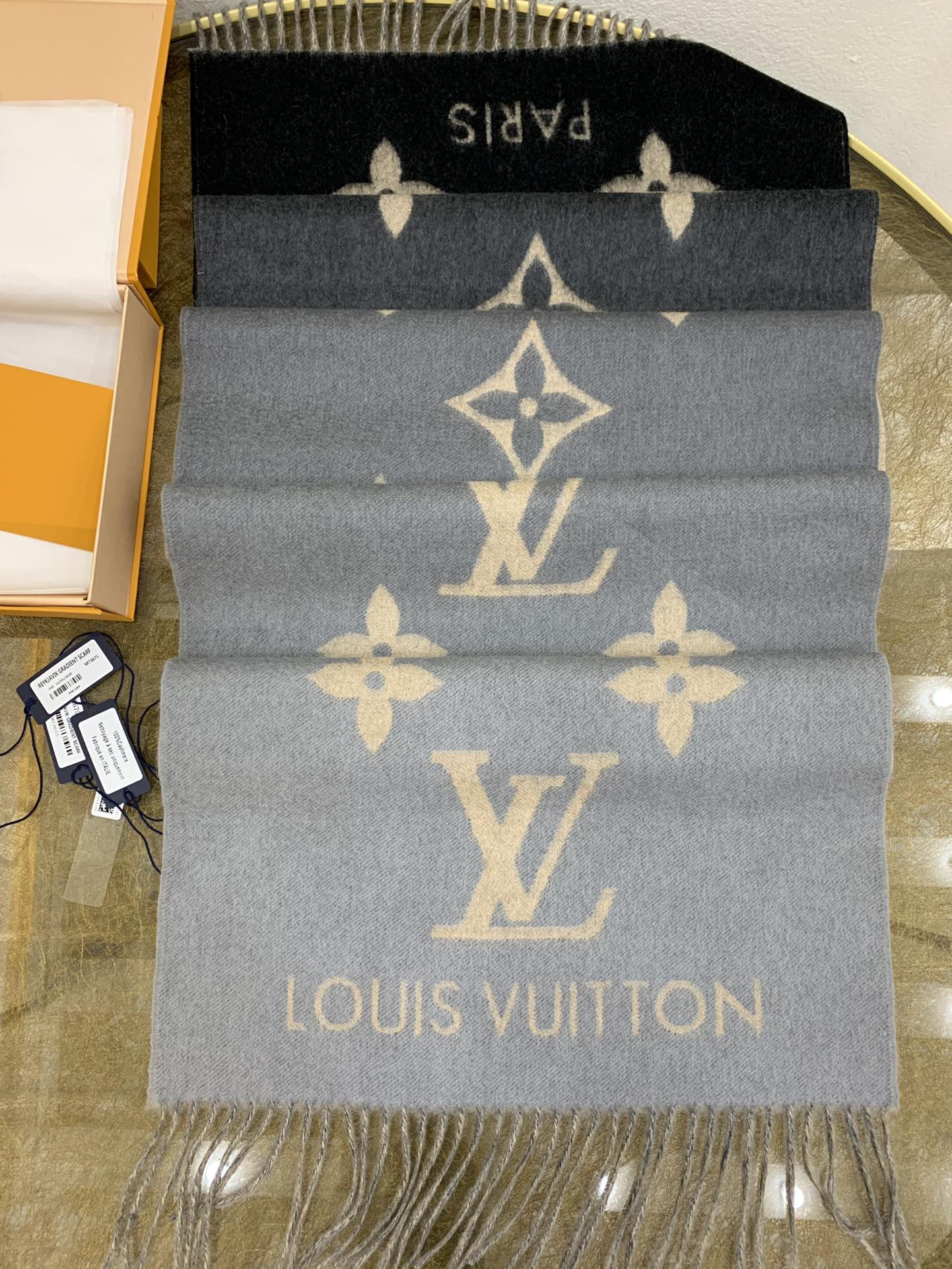 Louis Vuitton M73675 REYKJAVIK GRADIENT SCARF