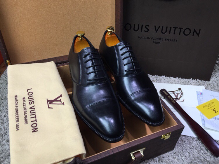 NO:275037,Hot products [guaranteed Italian cowhide] The recommended design style is simple and cost-effective, imported original leather details are given, French and British fashion pursuit Imported Italian real cowhide large bottom, small inner fetal cow, soft leather, random adjustment of buckle is suitable for any foot type Enjoy the magnificence of the Champs-Elysées with special mahogany 38/45,,cowhide19860909爆款【保证意大利牛皮】 殿堂级奢侈推荐设计风格讲究简洁 高成本用料,进口原版皮细节讲究,法国英伦时尚追求 进口意大利真牛皮大底 内里小胎牛 皮质舒软 搭扣的随意调节适合任何脚型 享受香榭丽舍大道的富丽堂皇 配专用红木拔 38/45,,cowhide,Men's shoes