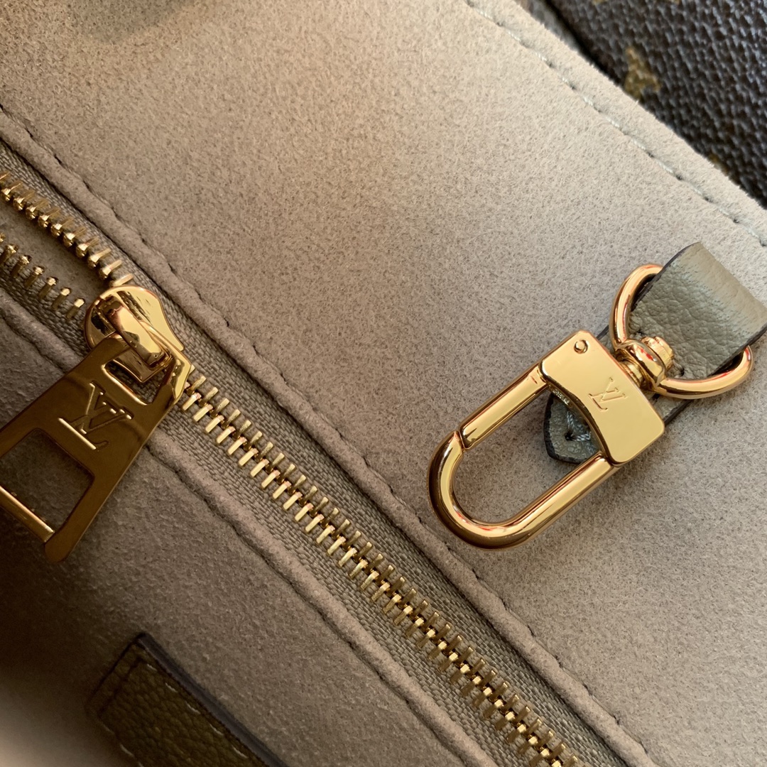 Louis Vuitton LV Onthego PM Tote M45779