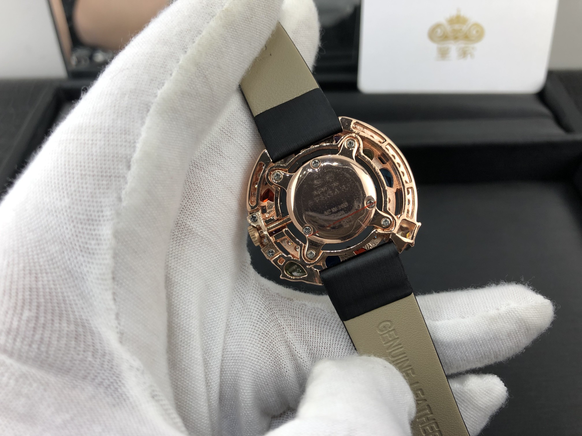 Bvlgari 皇家 宝格丽玫瑰金镶钻彩宝石女表