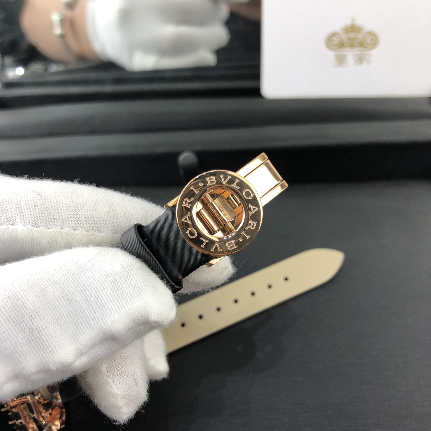 Bvlgari 皇家 宝格丽玫瑰金镶钻彩宝石女表