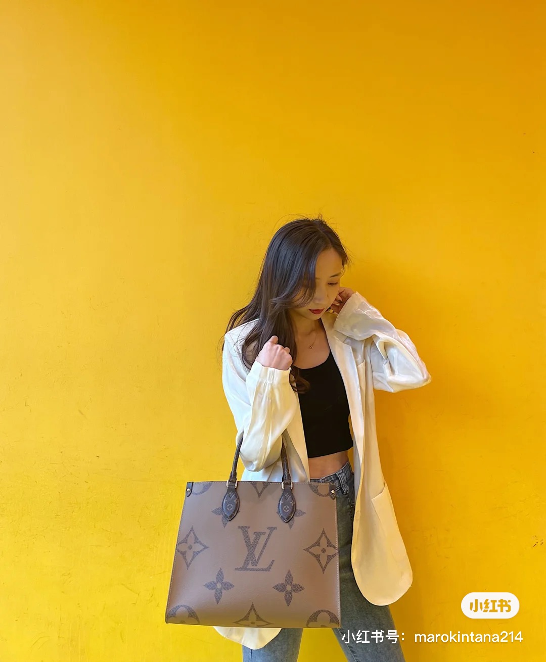 Louis Vuitton Medium Handbag – Versatile Style for Every Height
