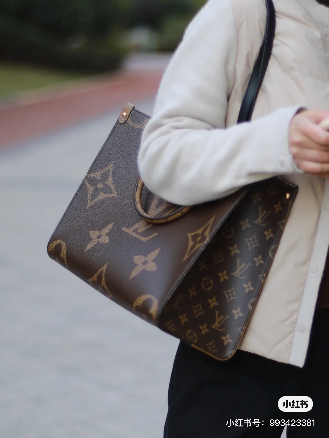Louis Vuitton Tote Bag - Versatile Style for Every Occasion
