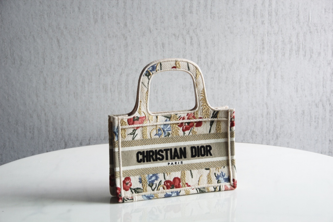 Dior Book Tote mirror quality
 Handbags Tote Bags Embroidery Spring Collection
