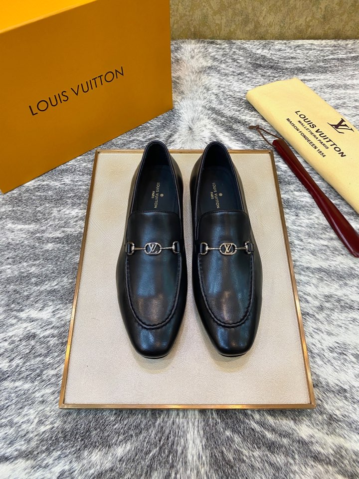 NO:275035,New this year's latest [Original Premium] All-Spot Newest Top-Fine Italian Leather Soft, Fierce Products are coming [Rose][Rose] Imported hardware is different from market goods. Full-imported German ox inside. Perfect and smooth stitching. Even and coherent. Fine craftsmanship. The design of the foot is simple and easy to wear. Soft enough to be comfortable. Standard code 38/45;,,Leather soles19860909New今年最新【原单精品】全现货 最新款顶级精品意大利真皮大底,狠货来袭 [玫瑰][玫瑰] 进口五金不同于市场货 内里用全进口徳国胎牛 完美顺畅的车缝线 均匀连贯 工艺精细 套脚的设计简单易穿 柔软程度足以舒适 标准码 38/45；,,Leather soles,Men's shoes