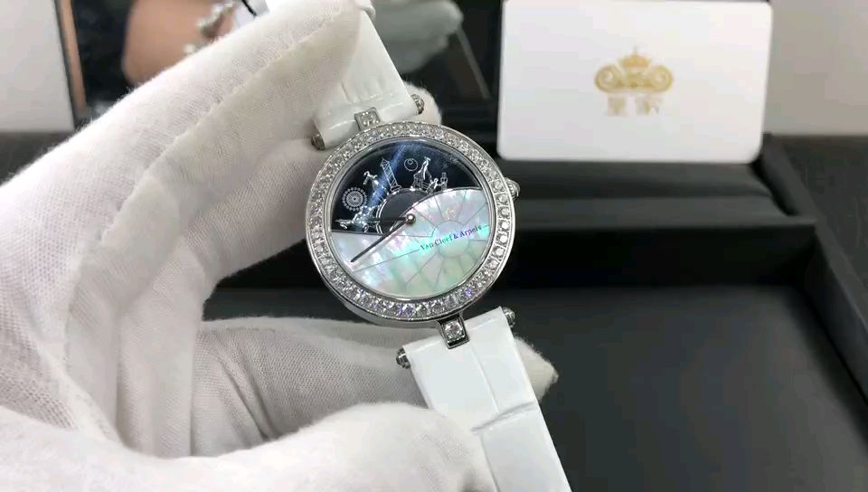 Van Cleef & Arpels 皇家 梵克雅宝巴黎的一天女表视频欣赏