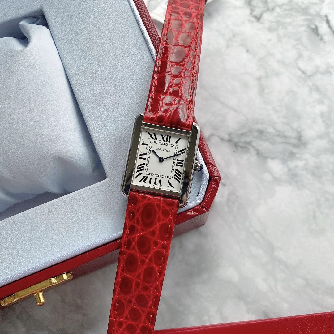 Cartier 卡地亚坦克系列配上红色鳄鱼皮女表