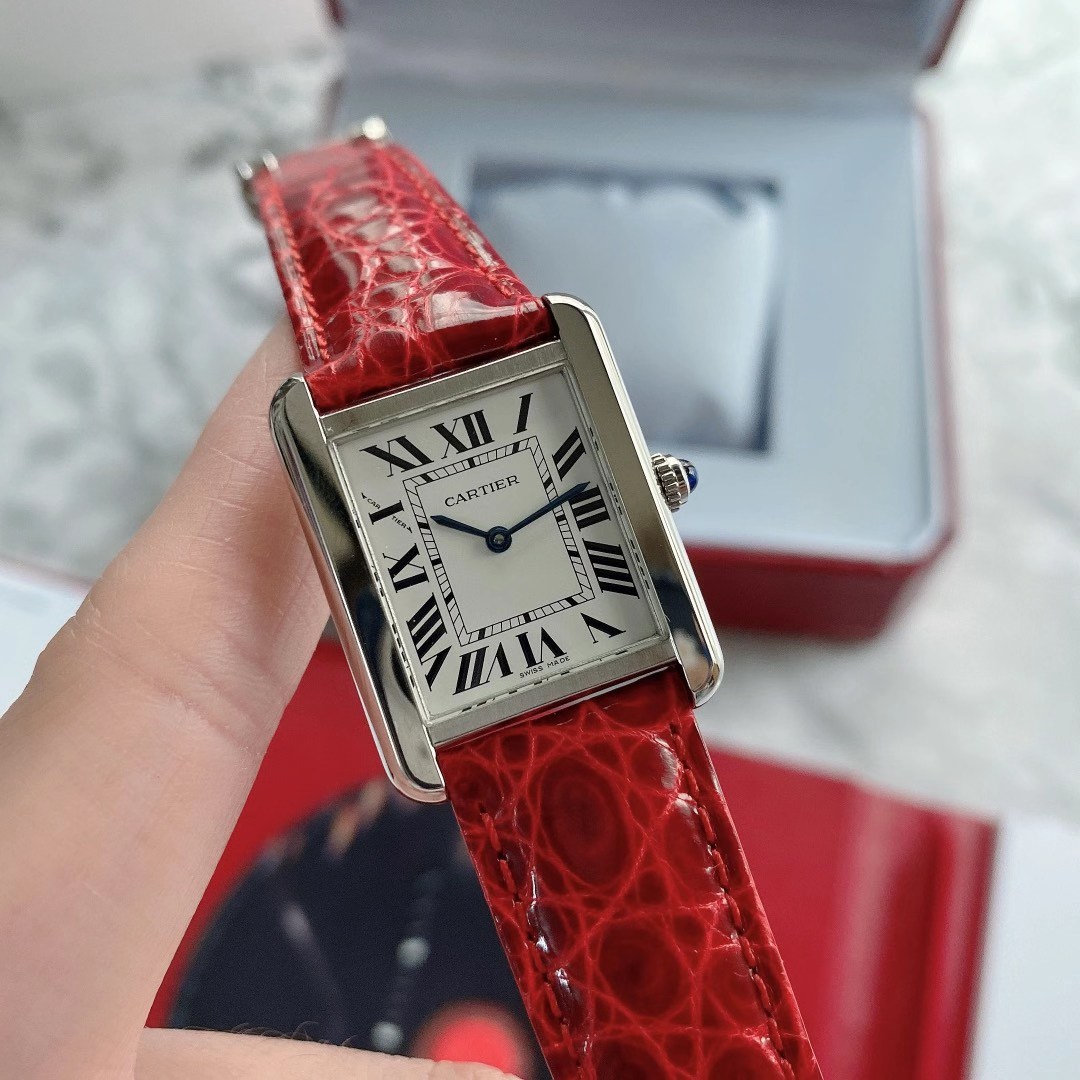 Cartier 卡地亚坦克系列配上红色鳄鱼皮女表