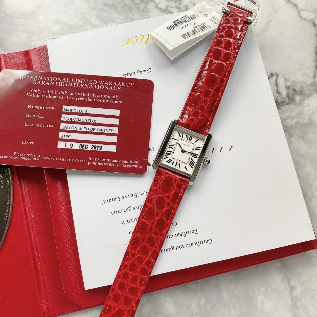 Cartier 卡地亚坦克系列配上红色鳄鱼皮女表