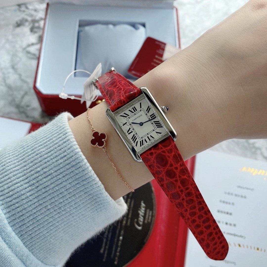 Cartier 卡地亚坦克系列配上红色鳄鱼皮女表