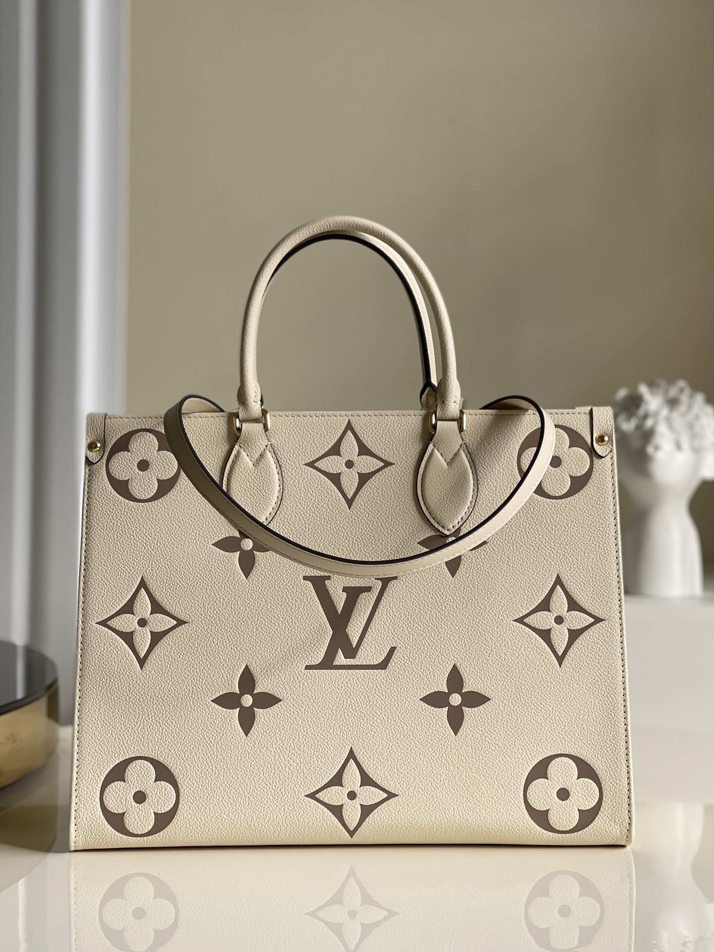 Louis Vuitton LV Onthego Bags Handbags Beige White Cowhide M45495