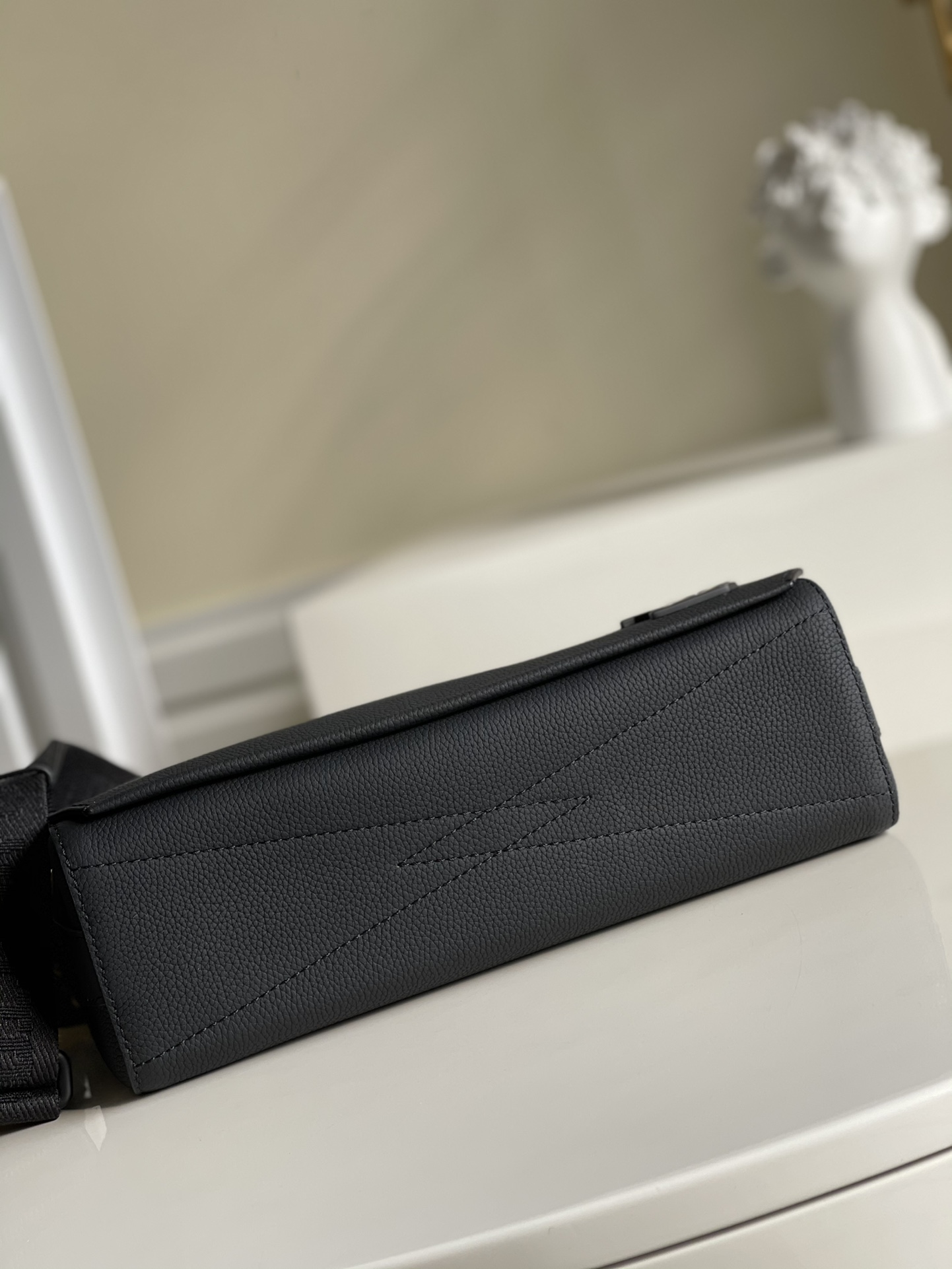 Louis Vuitton LV Messenger邮差包 M57080