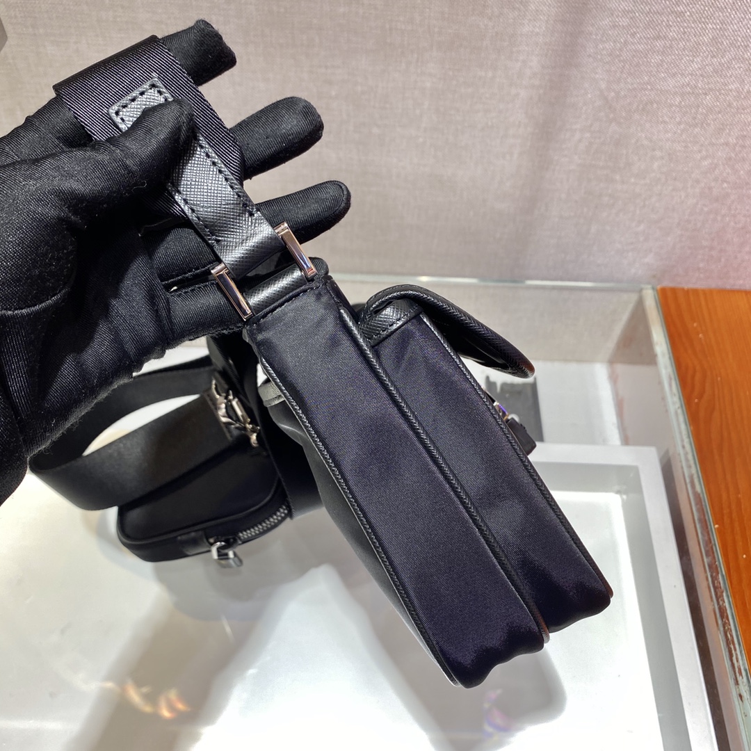 PRADA普拉达Re-Nylon再生尼龙材质新款邮差包2VH133