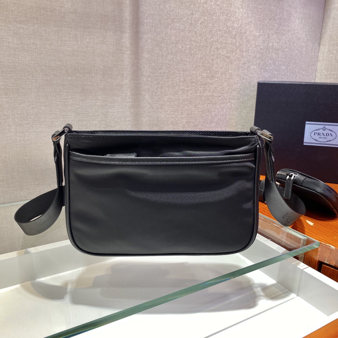 PRADA普拉达Re-Nylon再生尼龙材质新款邮差包2VH133