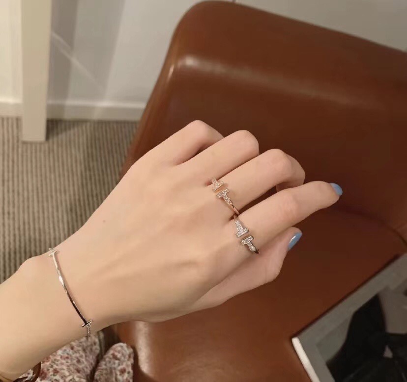 NO:102364,Tee Bracelet Smile Diamond Bracelet Super easy to match. Take your smile and face the unexpected encounter in life!  ,Tiffany bracelet,tiffany,bracelet19860909蒂手链 微笑满钻手链 超好搭配 带上你的微笑面对人生的不期而遇！,蒂芙尼手链,tiffany,bracelet,Jewelry