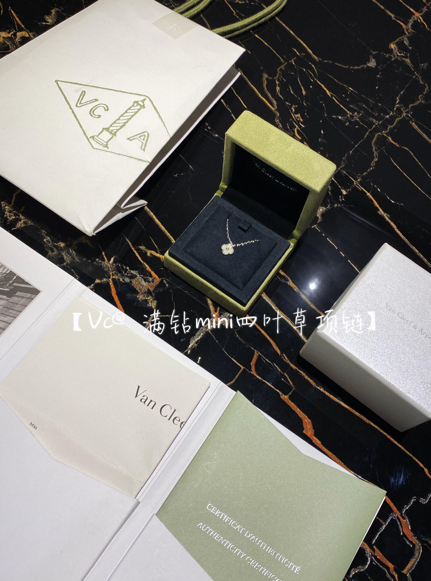 NO:632496,88200【Vc@ mini full diamond four-leaf clover earrings】 · Now the full set of mini full diamond earrings are out, original customization · We are also relatively mature in the four-leaf clover part, and the bead edges are very beautiful, including the honeycomb on the back, which are all hand-polished without any pitting!  The level of sophistication is almost as good as gold. The small and diamond-filled mini necklace is a must-see!  It is definitely a must-have item for everyday light luxury style!  Items that enhance your temperament, necklace, high-end Cartier jewelry1986090988200【Vc@ mini满钻四叶草耳钉】 · 现在mini满钻全套都出了,原版定制 ·四叶草的部分我们也比较成熟了,珠边都做的非常美观,包括背面的蜂窝,全部手工打磨,不会出现任何麻点！精致程度直逼金货 小巧又满钻的mini项链绝对不能错过！绝对是日常轻奢范儿的必备单品！太提升气质的单品,,necklace,卡迪亚高端饰品,Jewelry