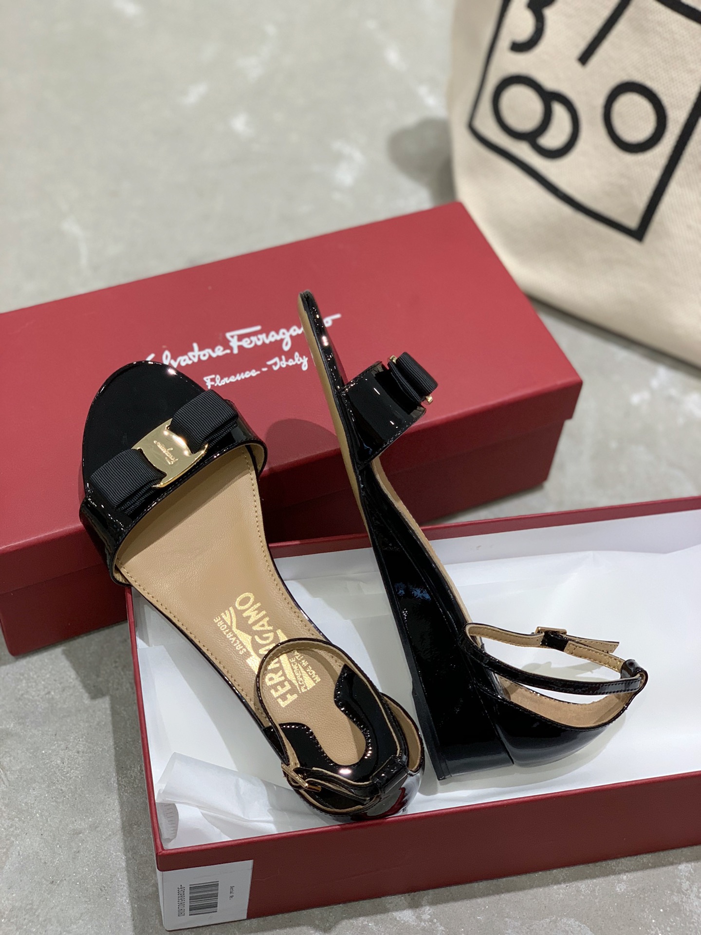 SFsalvatoreFerraga*o️菲拉*慕经典小坡跟凉鞋️105cm原版小坡跟设计️让您走再多路