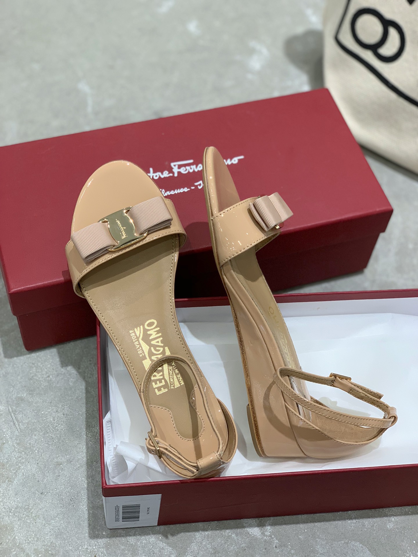 SFsalvatoreFerraga*o️菲拉*慕经典小坡跟凉鞋️105cm原版小坡跟设计️让您走再多路