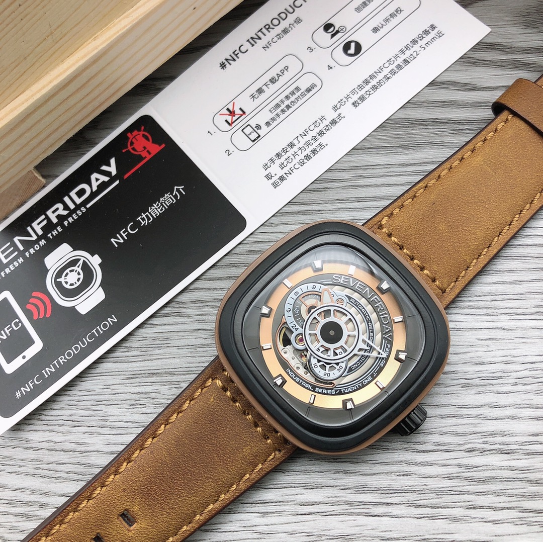 570 SEVENFRIDAY 型号P2B03