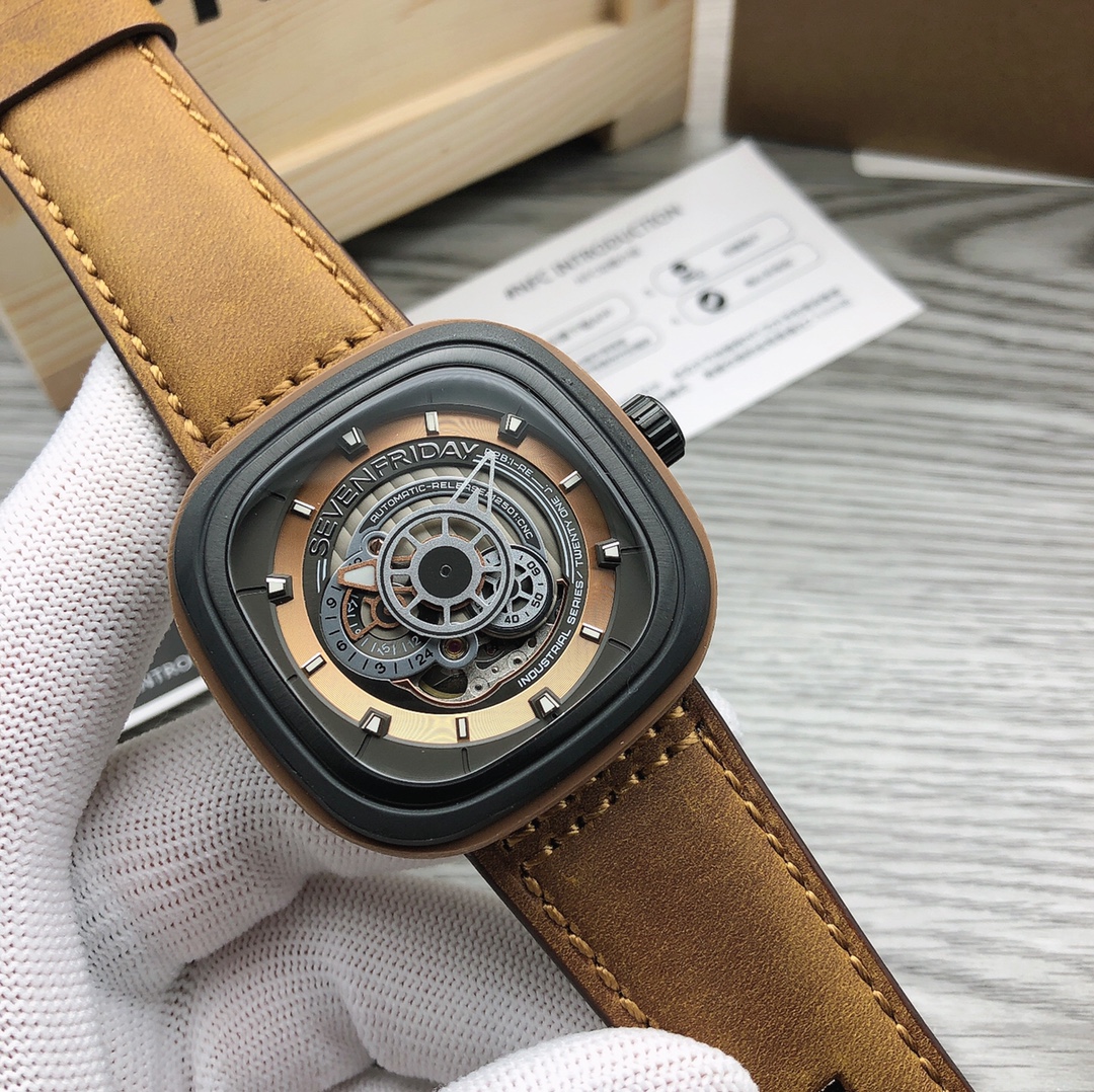 570 SEVENFRIDAY 型号P2B03